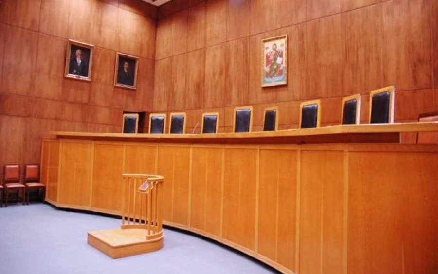 Τοὺς ἐνοχλεῖ τὸ βλέμμα τῆς Παναγίας